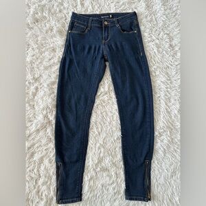 Blue Skinny Jeans with Tapered Legs